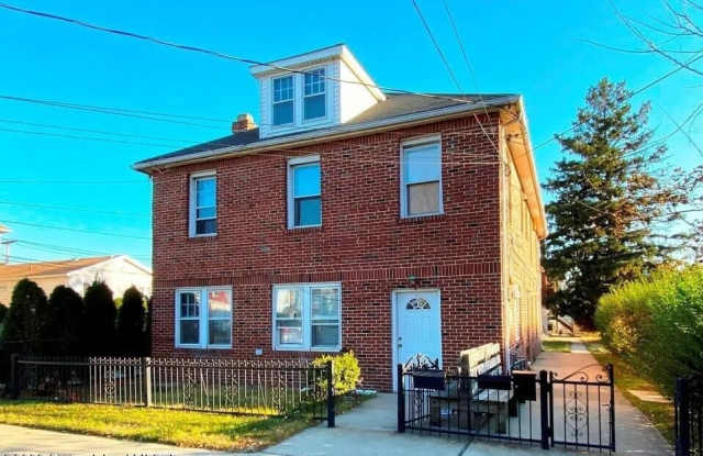 335 Mallory Avenue Gallery 1