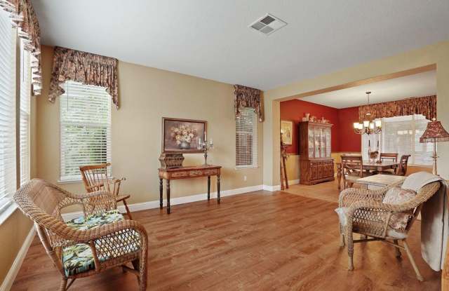 Home located in prestigious Glenbriar Estates Gallery 3