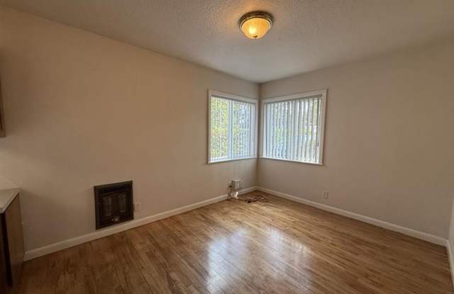 4429 SE Witchhazel Road ~ Newly Refreshed Home Gallery 3