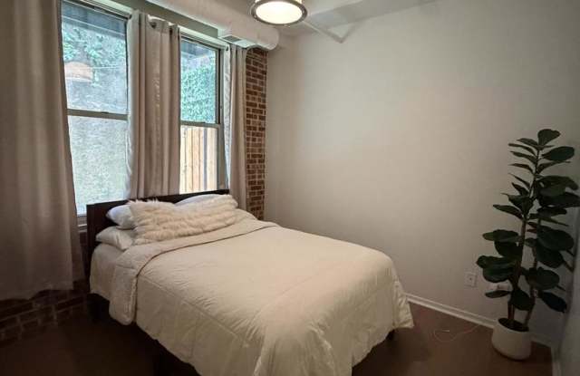1740 North Maplewood Ave. Gallery 4