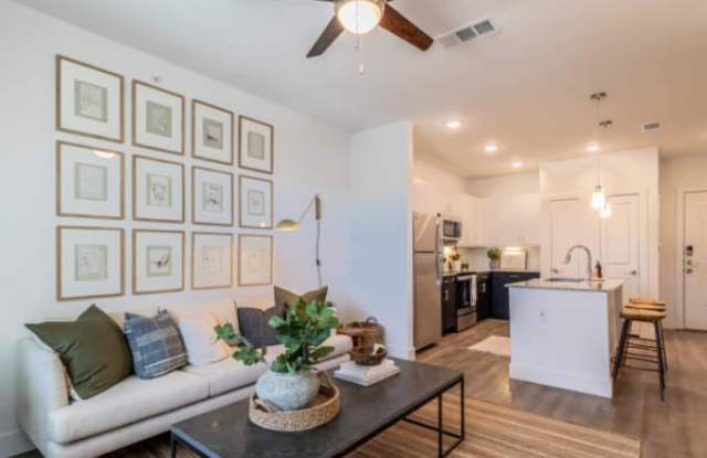 733 Oak Park Dr Gallery 2