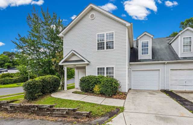 Charming 4-bed, 2.5 bath townhome in The Timbers community of Charlotte! photos photos