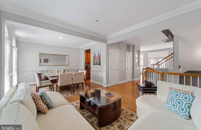 1609 SENECA AVENUE Gallery 2