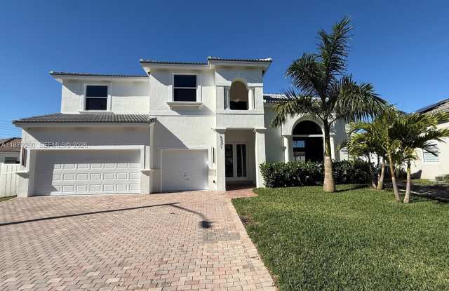 5371 SW 32nd Ter photos photos