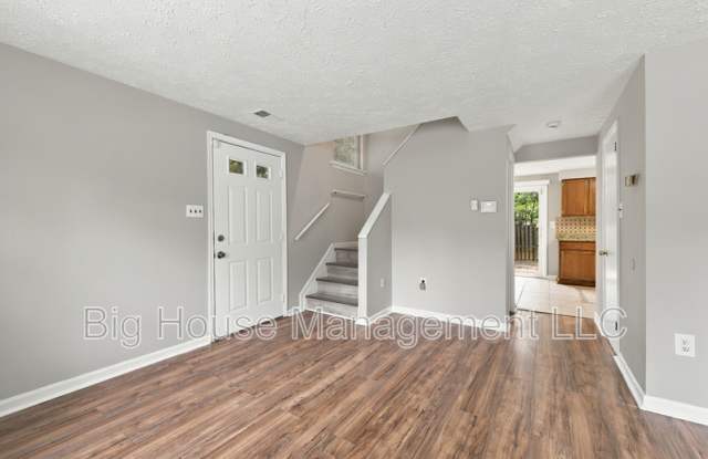 1554 Pin Oak Dr Gallery 3