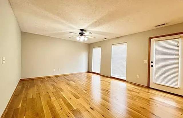 1806 N 177th St – 3 Bed/2.5 Bath Townhome in Elkhorn Schools | Attached 2-Car Garage, Walk-In Closets, Open Main Level Gallery 3