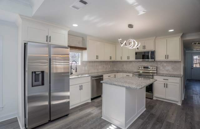 Completely updated 3 bedroom Benton Home Gallery 3