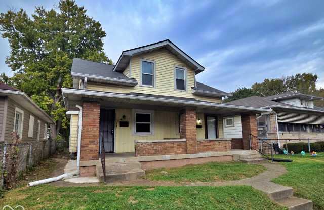 802 N Bradley Avenue Gallery 2