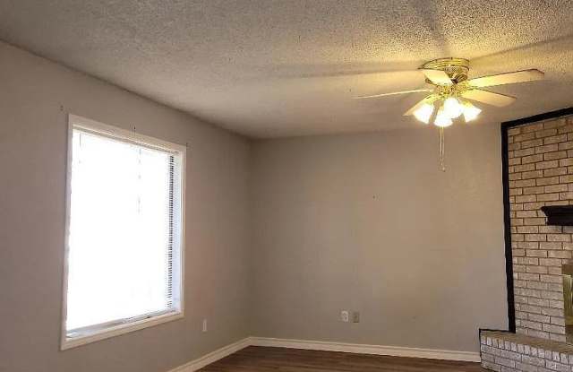 Great 3 Bedroom 2 Bathroom house available! photos photos