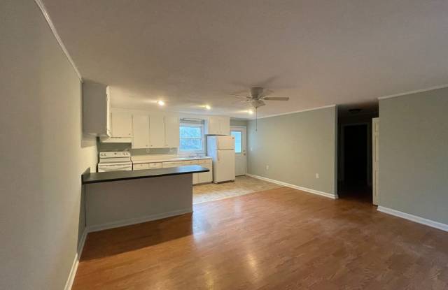Lease Assignment Please Inquire! Cozy Normaltown Two Bedroom Home Gallery 4