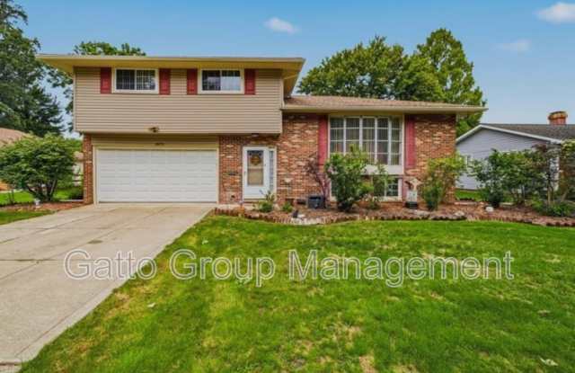 8071 Meadowdale Drive Gallery 1