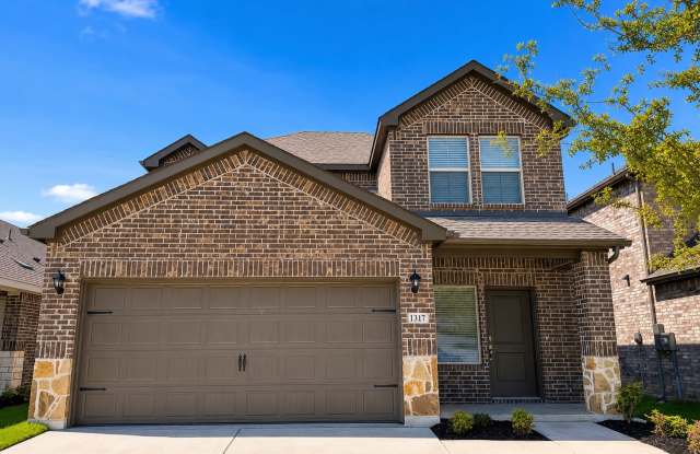 Modern Elegance with an Outdoor Retreat! Beautifully Upgraded Home in a Prime Location Gallery 1