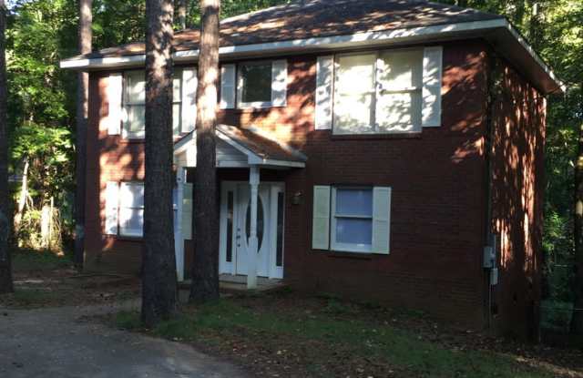 3 Bed / 2 Bath Home on a Private Wooded Lot - Available October 2026! Gallery 3