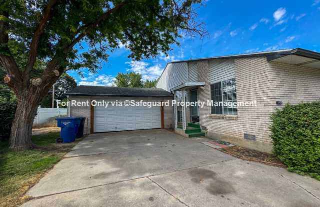 Charming 3-Bedroom Duplex w/ Garage & Shared Yard photos photos Charming 3-Bedroom Duplex w/ Garage & Shared Yard photos photos