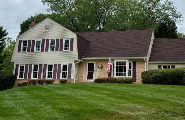 1824 ABBEY OAK Drive Gallery 1