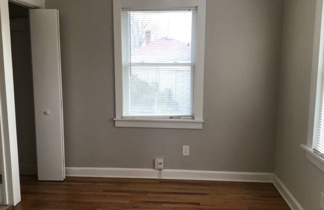 Single Family Home 3 beds 2 full bath Available Now! Gallery 1