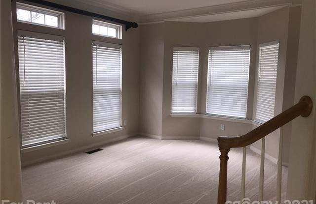 15544 Donnington Drive Gallery 3