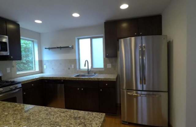 4216 7th Ave NE  Unit A Gallery 4