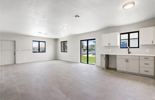 981 NW 4th Avenue, Pompano Beach, FL 33060 photos photos