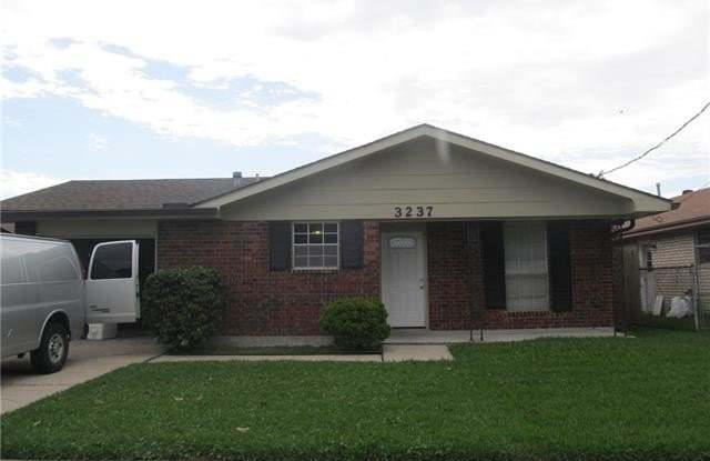 3237 INDIANA Avenue Gallery 3