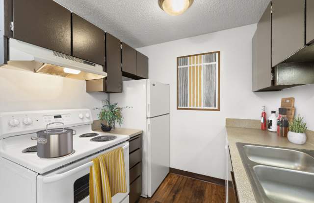 Lake Crest - Income Restricted Gallery 3