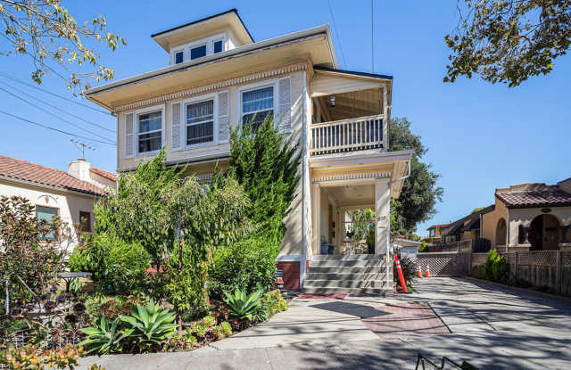 1539 Central Ave #D - 1 bedroom | 1 bath | Upper unit - 1539 Central Avenue, Alameda, CA 94501