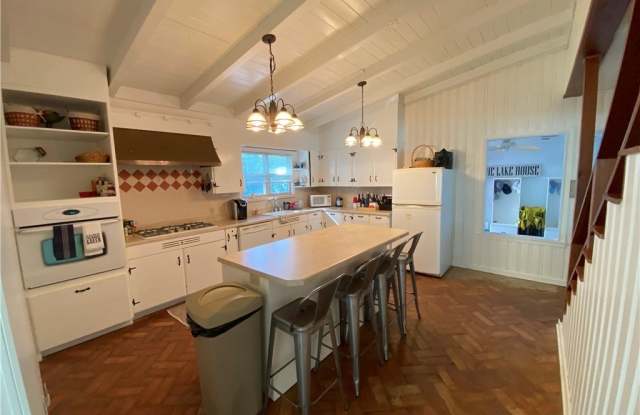 523 Ski Lodge Gallery 2