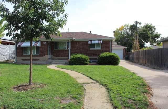 Stunning 3 bedroom/ 1 3/4 bath Ranch in Harvey Park/Ruby Hill Area! photos photos