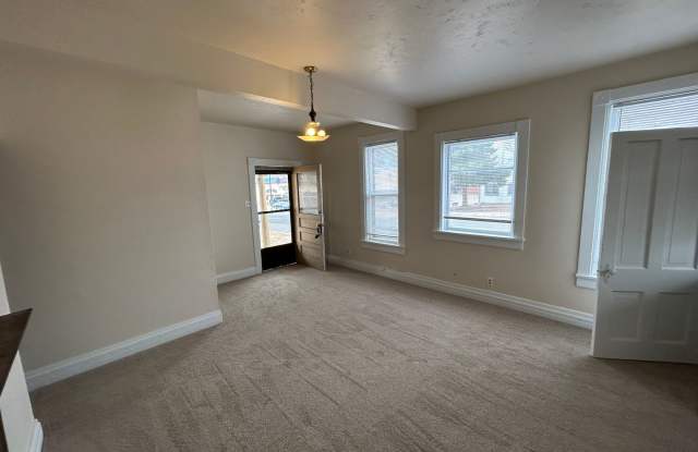 4 bedroom, 2 bath home on west side of Colorado Springs Gallery 4
