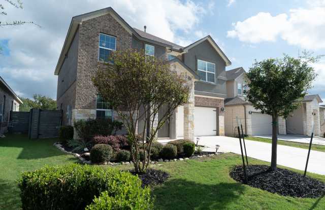 717 Legends Lane, Georgetown Tx 78628 *Lawn Maintenance Included* Gallery 4