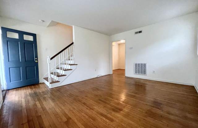 One-Bedroom, One Bath Townhouse at Spring Garden/Lindell Duplex Gallery 2