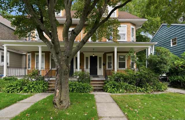 82 Quinby Avenue Gallery 1