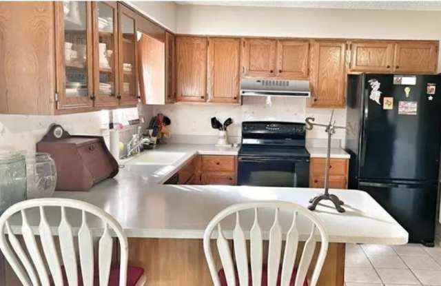 6044 Laura Ln Gallery 3