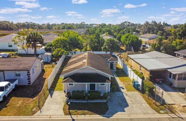 Move-In Ready Home Near Downtown Haines City — No Carpet - 1205 Avenue F, Haines City, FL 33844