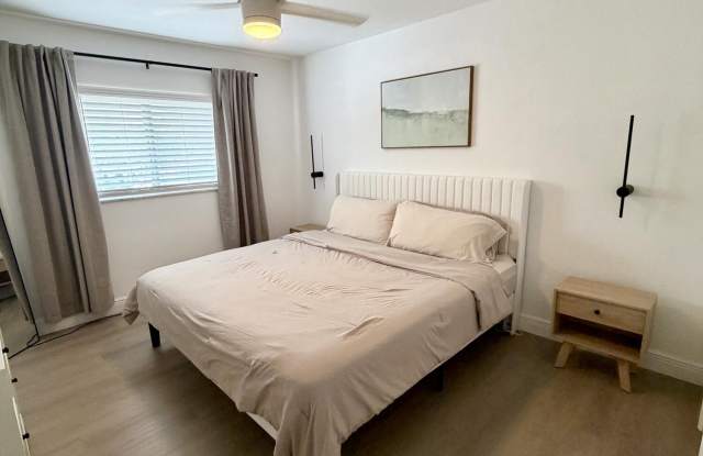 1460 NE 18th Street photos photos