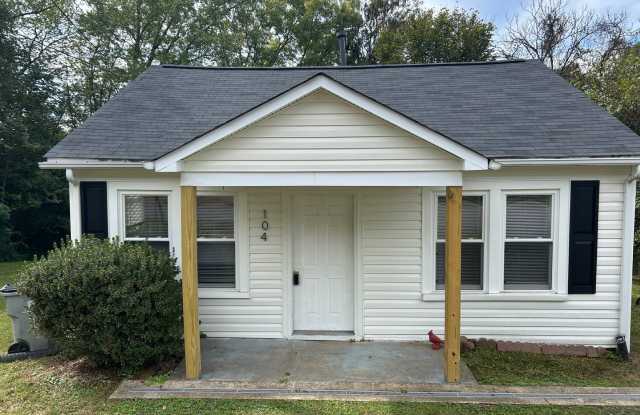 Cozy 2-Bedroom Single Family Home near Lenoir – $1,050/Month. Gallery 1