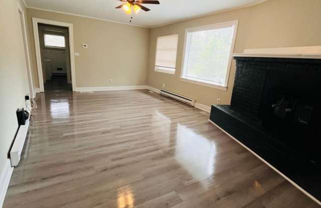 three bedroom duplex with ALL utilities included photos photos three bedroom duplex with ALL utilities included photos photos