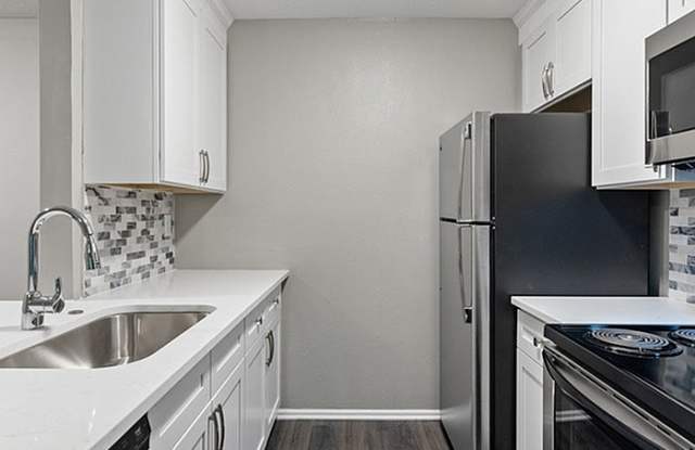 Parkwood Apartment Homes Gallery 2