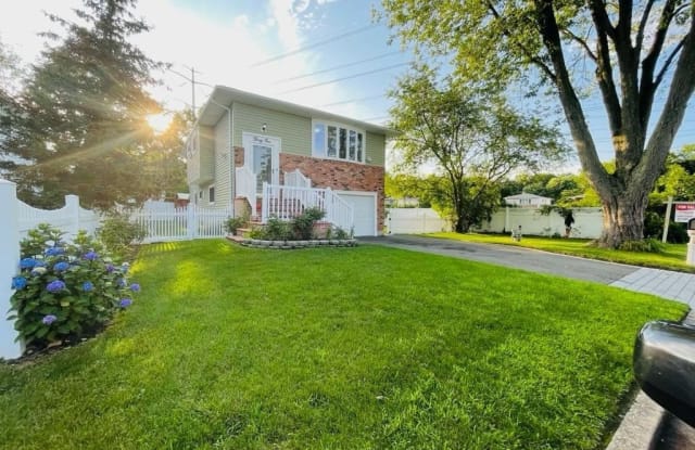 31 Cather Ave - 31 Cather Avenue, Dix Hills, NY 11746