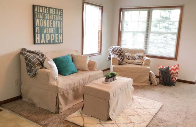 3 Bedroom Condo Overlooking Pond! - 158 Tulip Boulevard, Goshen, IN 46526