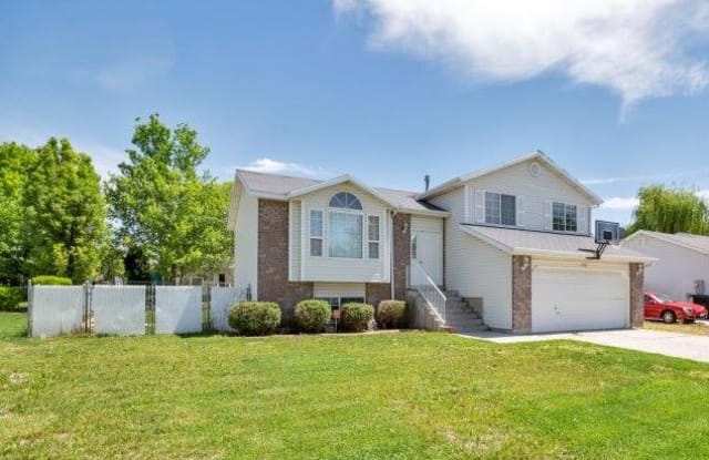 1932 N 810 W - 1932 North 810 West, Clinton, UT 84015
