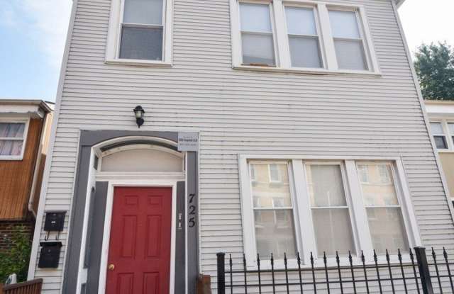 725 N Throop Street photos photos