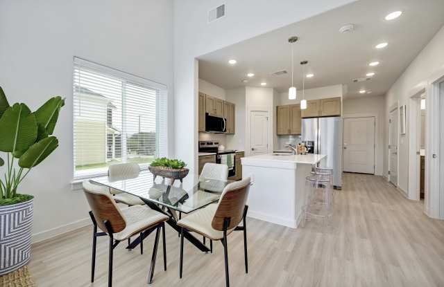 Equinox Townhomes at New Braunfels Gallery 4