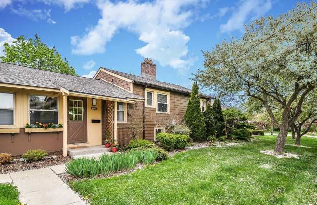 2263 Parkwood Avenue photos photos
