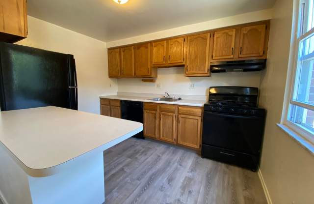 Magnificent 3 Bedroom Townhome with Garage! A Hidden Gem in Plum! Call Today! photos photos