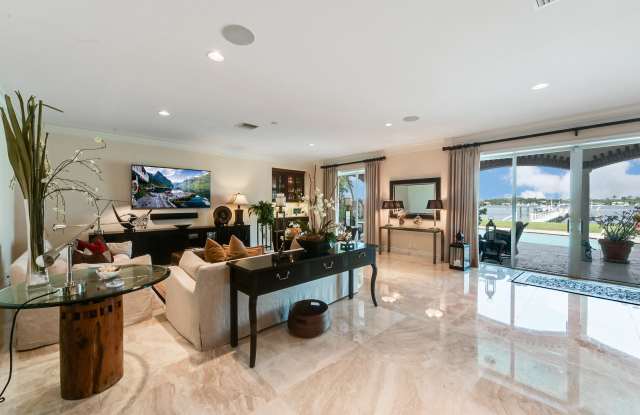 825 W Marbella Lane Gallery 4