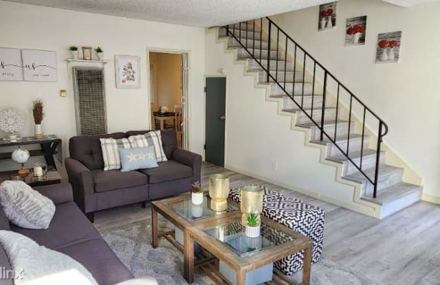 440 W Regent St Apt B - 440 West Regent Street, Inglewood, CA 90301