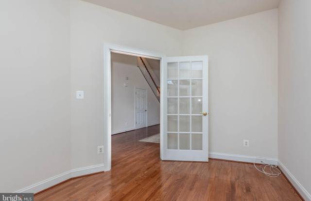 200 SMARTY JONES Terrace Gallery 2