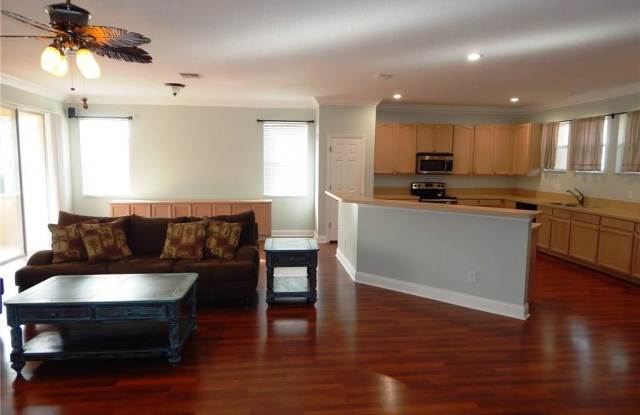 1271 Classic Court Gallery 4