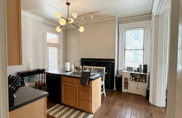 1807 Sarah Street - 1 Gallery 1